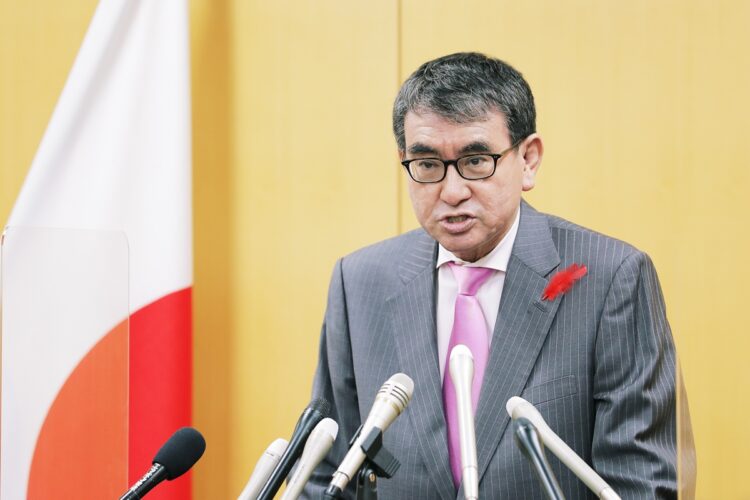 教団追及の急先鋒である河野太郎・現消費者担当相（時事通信フォト）