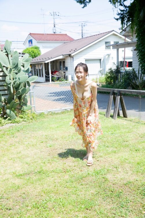 デジタル写真集『澄田綾乃 火照った心、ときめいた夏。』が好評発売中