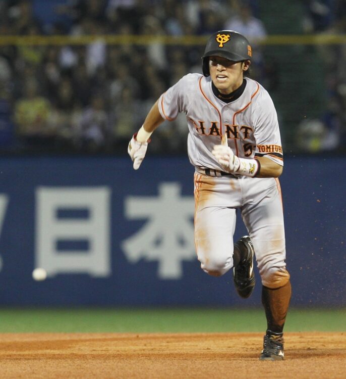 2011年に盗塁王を獲得した藤村大介も28歳で引退（時事通信フォト）