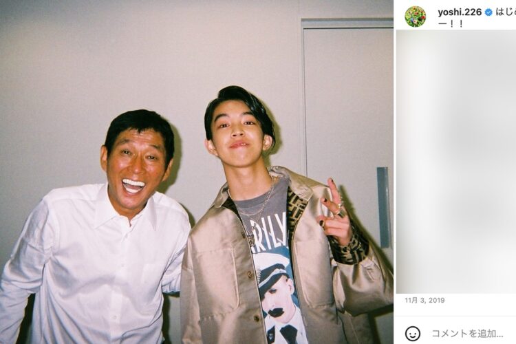 YOSHIさんは生前、インスタに明石家さんまとのツーショットをアップしていた