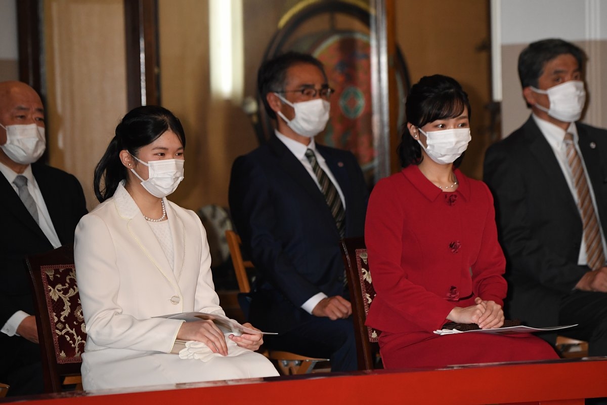 3年ぶり一般参賀で愛子さまに高まる期待感 雅楽鑑賞では佳子さまとの“紅白”も話題に