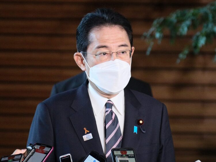 岸田文雄首相はミサイル発射について「断じて容認できない」と発言。日米韓の首脳会議を行う方向で調整している（時事通信フォト）