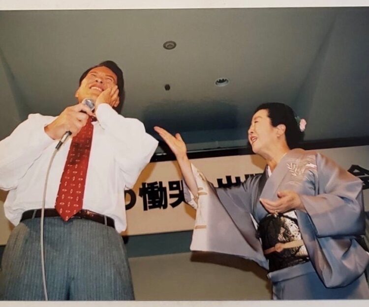 敬子さんの出版記念パーティーでは猪木にビンタ（写真提供／敬子さん）