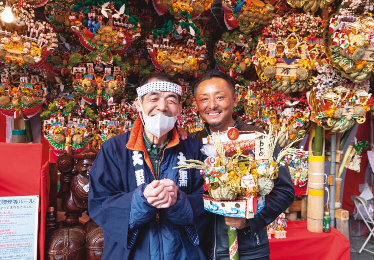 門出を祝う熊手には、勢いよく進む船の飾りが最適