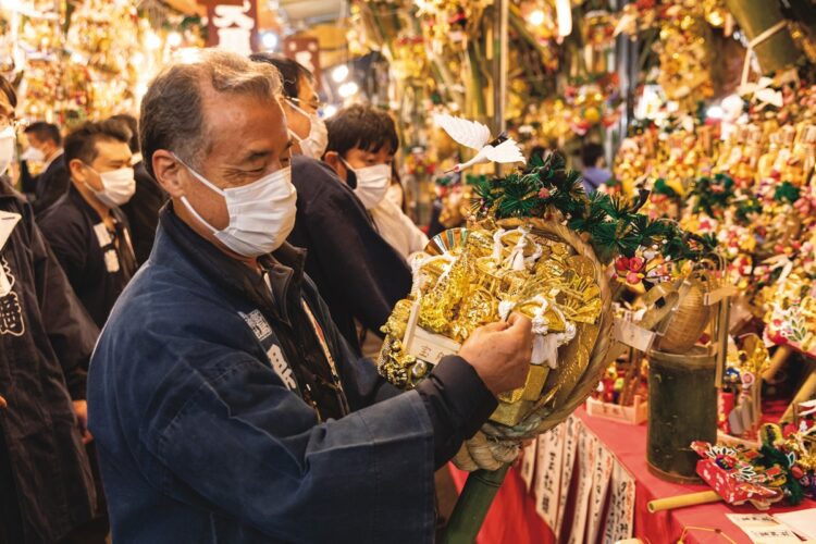 「生活の必需品ではないが必要品」と語る