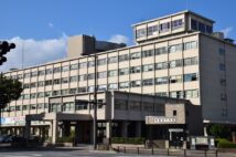 問題は至る所で起きている。青森県庁庁舎（時事通信フォト）