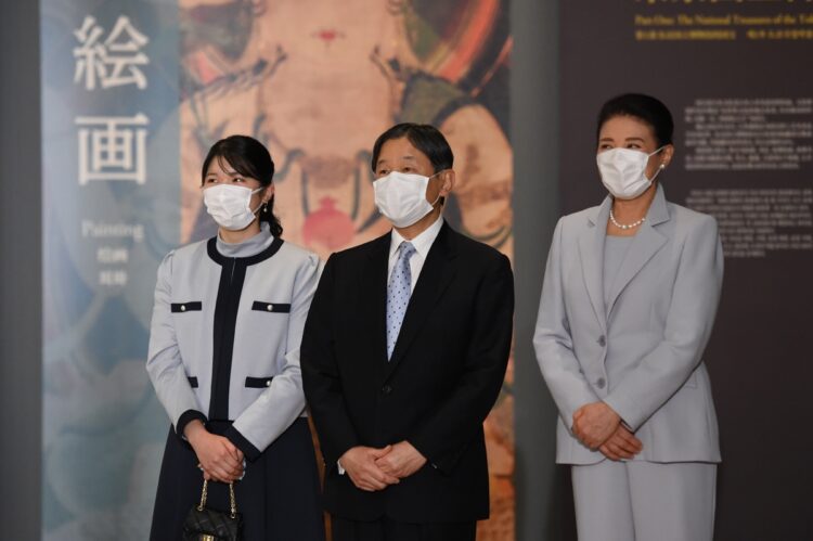 ご家族揃ってお出ましに（11月、東京・台東区。写真／JMPA）