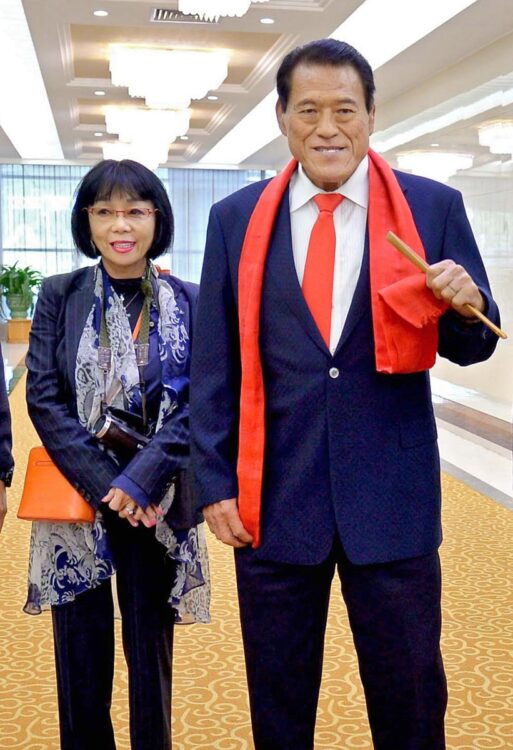 2017年、北朝鮮を訪問した猪木さんと田鶴子さん（写真／共同通信社）