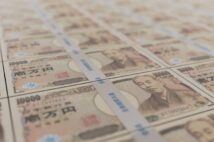 簡単に答えられない「お金とは何か」問題 「物々交換から発展」の通説に隠された禍々しい本質