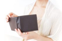 家計管理できない人の特徴 財布がレシートやカード類でパンパン、家計簿つけても数字だけ
