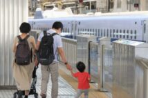 新幹線「お子さま連れ専用車両」などの取り組みも　“女性に愛される鉄道”はこうして生まれる