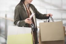ショップ店員が見た「爆買い復活」 ブランド服に700万円、バッグ30個まとめ買い