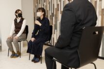 奥から武田ショウコさん(仮名)、小川さゆりさん(仮名)、もるすこちゃんさんの元2世信者座談会