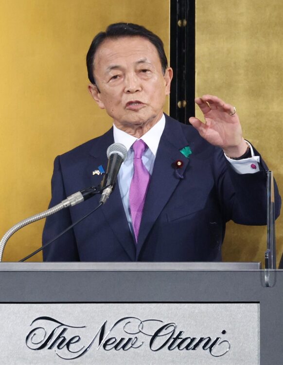 麻生太郎・副総裁（時事通信フォト）