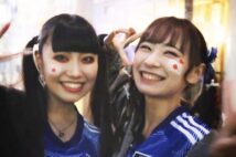 「田中碧選手のファンです!」と語る2人組