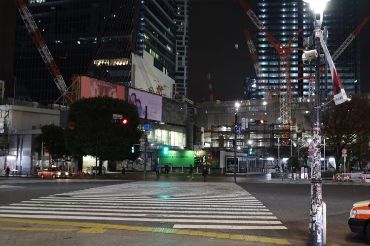 午前3時の渋谷駅前は人もまばら