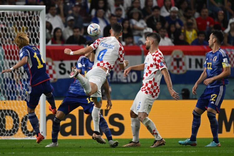 W杯サッカー決勝トーナメント1回戦／日本－クロアチア。クロアチアのペリシッチ選手がゴール（AFP＝時事）