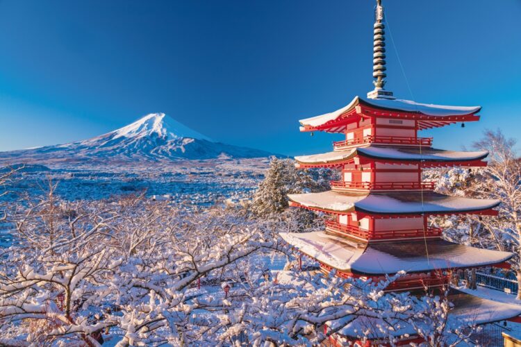 日本有数の絶景の数々（山梨の新倉富士浅間。写真＝Yoshitaka／PIXTA）
