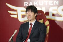 島内の契約更改は波紋を呼んだ(時事通信フォト)