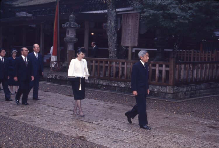 1992年に上皇ご夫妻は「全国豊かな海づくり大会」出席の際、地方視察で鹿島神宮を参拝された（撮影／JMPA）