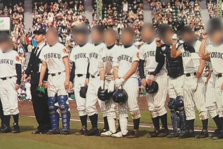 甲子園では「コーチ」はベンチに入ることができないため「記録係」として登録された