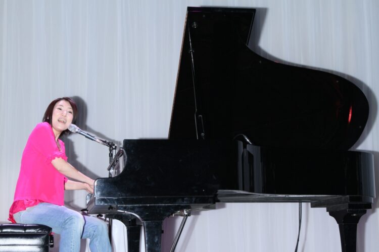 ピアノの弾き語りが似合うアーティストの1人に（写真は2010年）