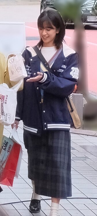 上着を着た姿も