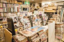 昭和のアイドルグッズの中には高値がつくものも（写真は東京・八幡山の「カルチャーステーション」）