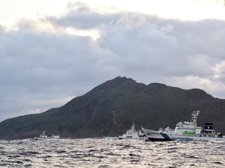 尖閣諸島の問題も(時事通信フォト/沖縄県石垣市提供)