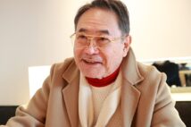 楽しそうに語る前田さん（撮影／山口比佐夫）