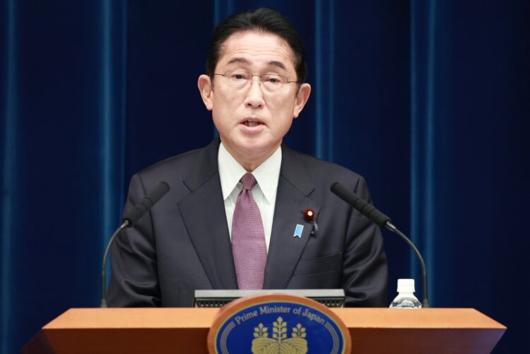 記者会見する岸田文雄首相。表情はいつも変わらない（写真は2022年12月、時事通信フォト）