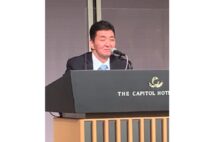 引退を表明した岸信夫氏が政治資金パーティーを開催