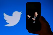 イーロン・マスクがTwitter買収を決めたのは、自分のアカウントが凍結されたことがきっかけだったと言われている(AFP=時事)