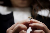 収入のない主婦が知っておきたい離婚の知識 別居中の「婚姻費用」は慰謝料より高額