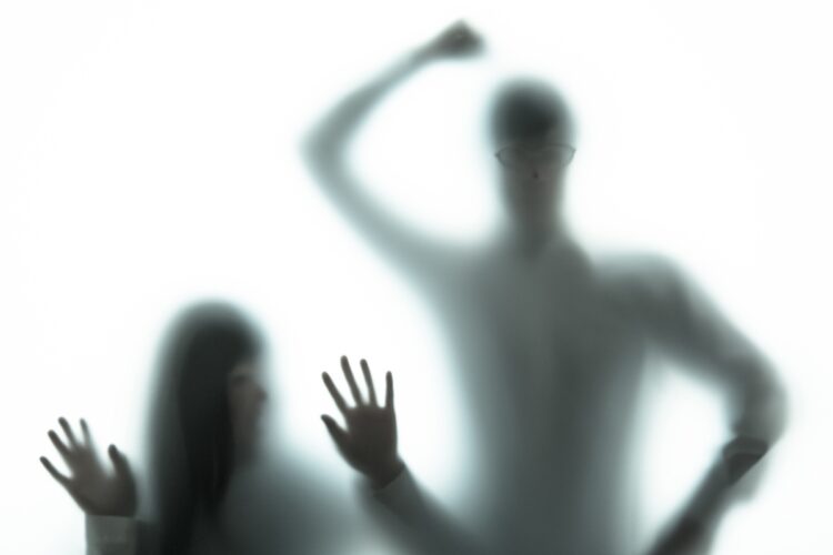 夢の中で人に追われる理由は？