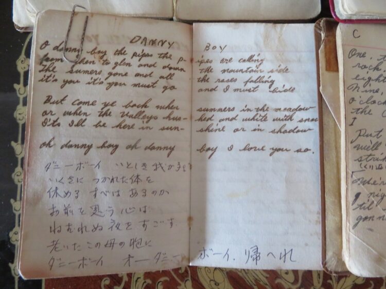 歌詞を覚えるために書き写したノートはいまも大切に保存している（写真は東山さん提供）