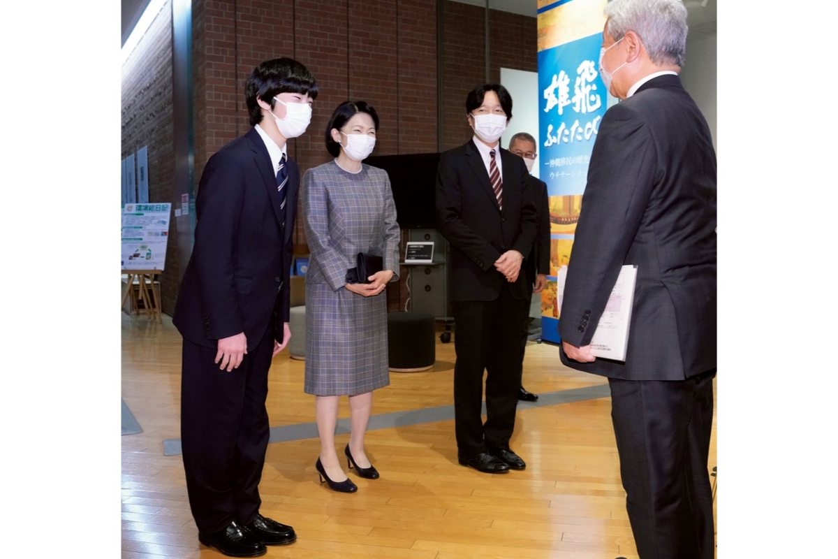 資料館関係者を前にされた悠仁さまは、笑顔（写真／JMPA）