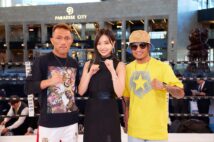 元世界3階級制覇王者のジョンリール・カシメロ(右)とWBO世界スーパーバンタム級7位の赤穂亮(左)の試合前日に話を聞いていた村瀬紗英さん