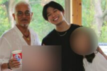 食事会で撮影された真剣佑と新妻のAさん（右）、千葉さんのスリーショット