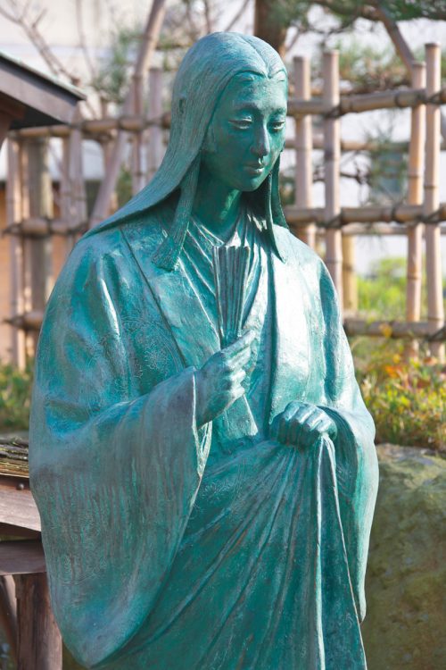 福井・北の庄城址にあるお市の方像（時事通信フォト）