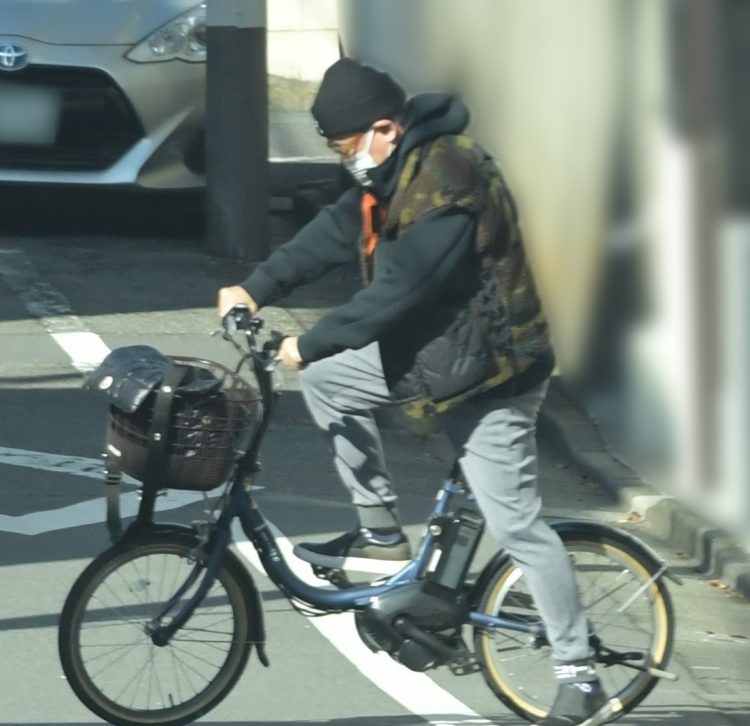 1月下旬の午前中、Aさん宅に泊まった桂雀々が自転車で出てくるシーン