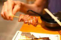 焼き鳥は「塩で頼むのが通」の風潮はなぜ生まれた? 呑兵衛も「タレで何が悪い!」と大反論