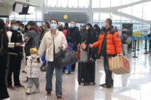 薬局で訪日中国人の「爆買い」復活 春節の来日本格化で在庫切れ続出の懸念も