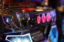 往年の名機種『パチスロ北斗の拳』がスマスロで復活へ 4号機時代のユーザーをホールに呼び戻せるか