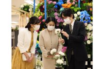秋篠宮ご夫妻と佳子さまが「花の展覧会」ご訪問　久々に御三方でのお出まし