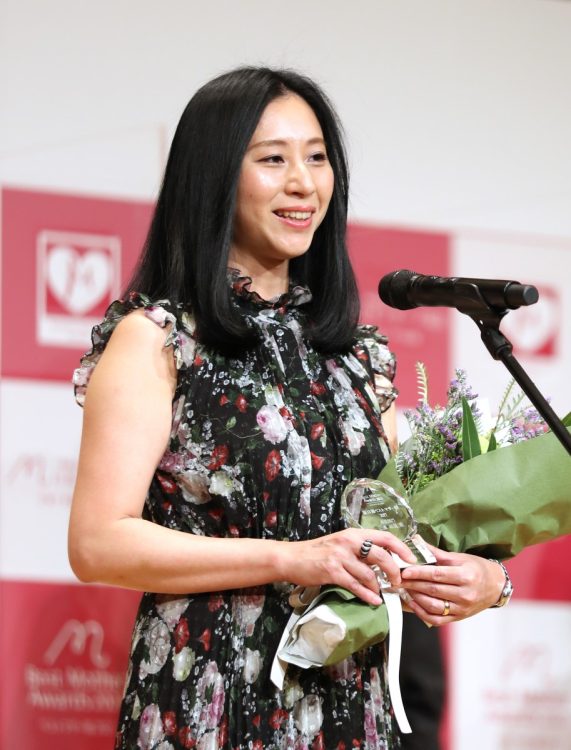 テレビ出演見合わせが続く三浦瑠麗氏（時事通信フォト）