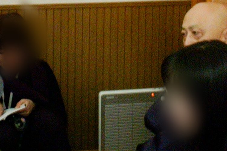 会見に応じた渋谷容疑者（2006年に行われた会見）