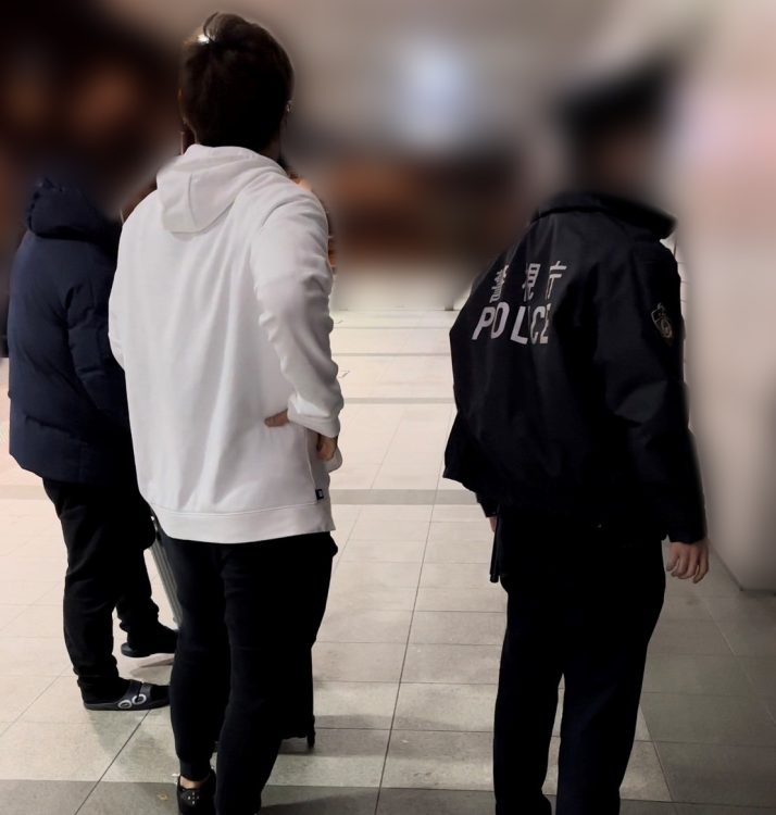 ファンから執拗にサインを要求されたとのこと