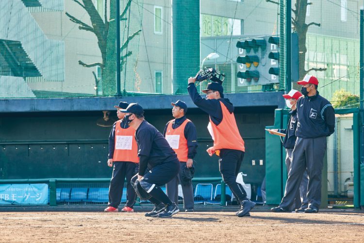 研修審判員の審査も行なっているので、講習を受ける姿は真剣そのもの