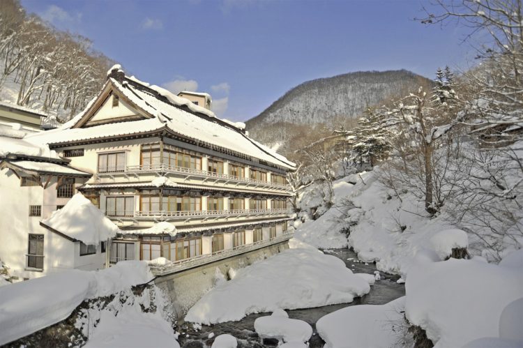 ヒバ造りの本館